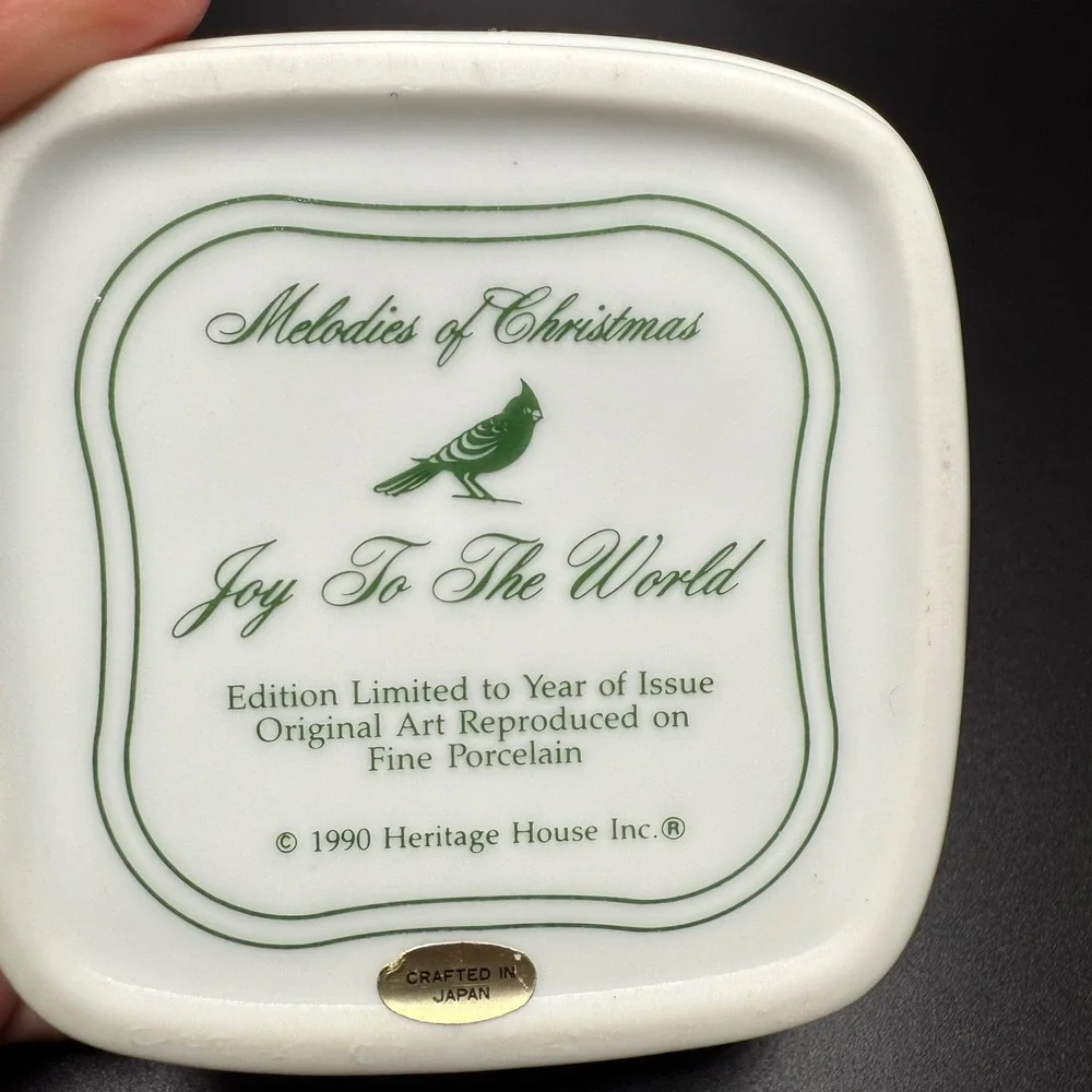 Heritage House Melodies of Christmas Joy To‎ The World Music Box Porcelain